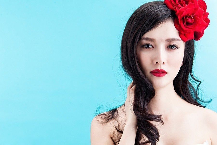 女神李艾瑾演绎小精灵写真