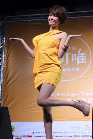 郁可唯黄色衣裙靓丽迷人写真图片