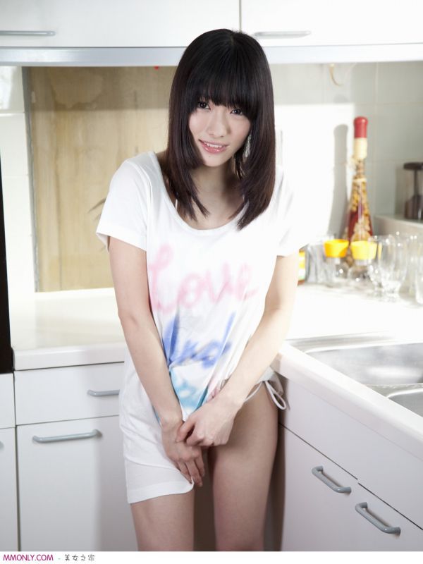 日本爆乳美女今野杏南内衣私房写真