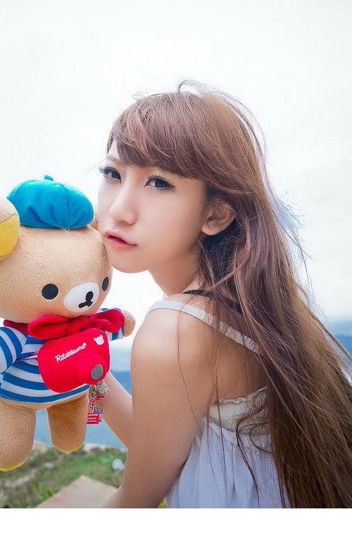 清纯美模谢芷蕙海边迷人写真