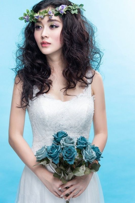 女神李艾瑾演绎小精灵写真