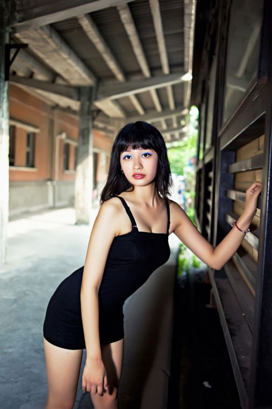 性感黑裙美女高清写真