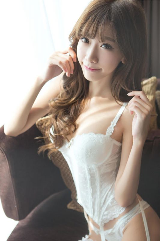 甜美少女蕾丝情趣内衣迷人大胸诱惑