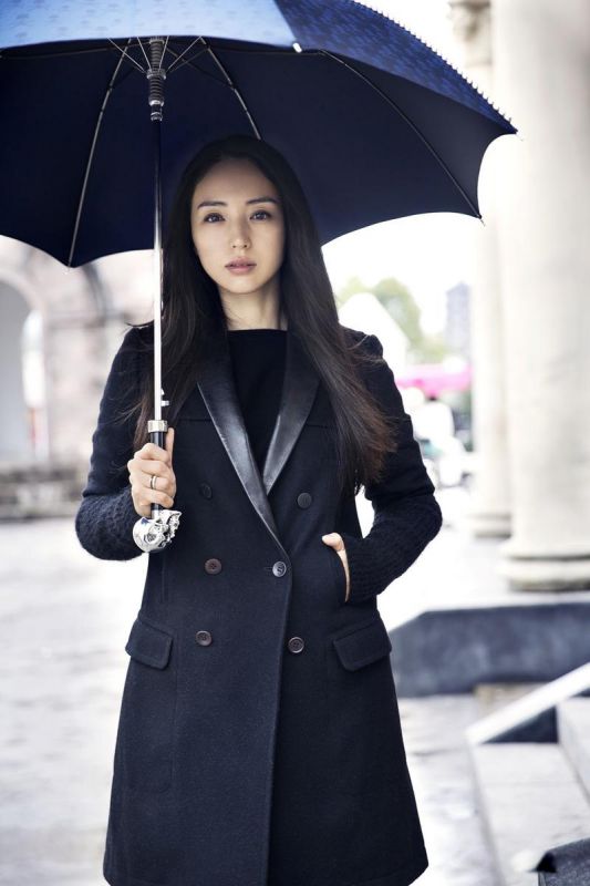 董璇早春时尚街拍大秀美腿