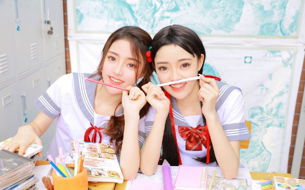 校园美少女百合花开白丝制服清新写真