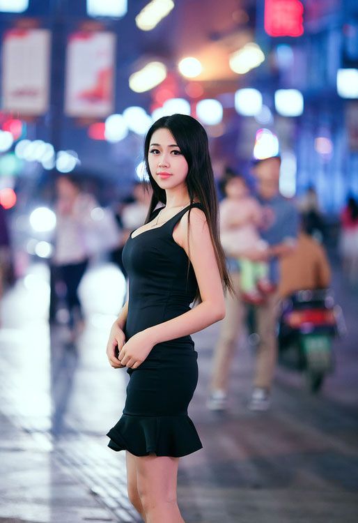 美臀爆乳美女傍晚迷情诱惑