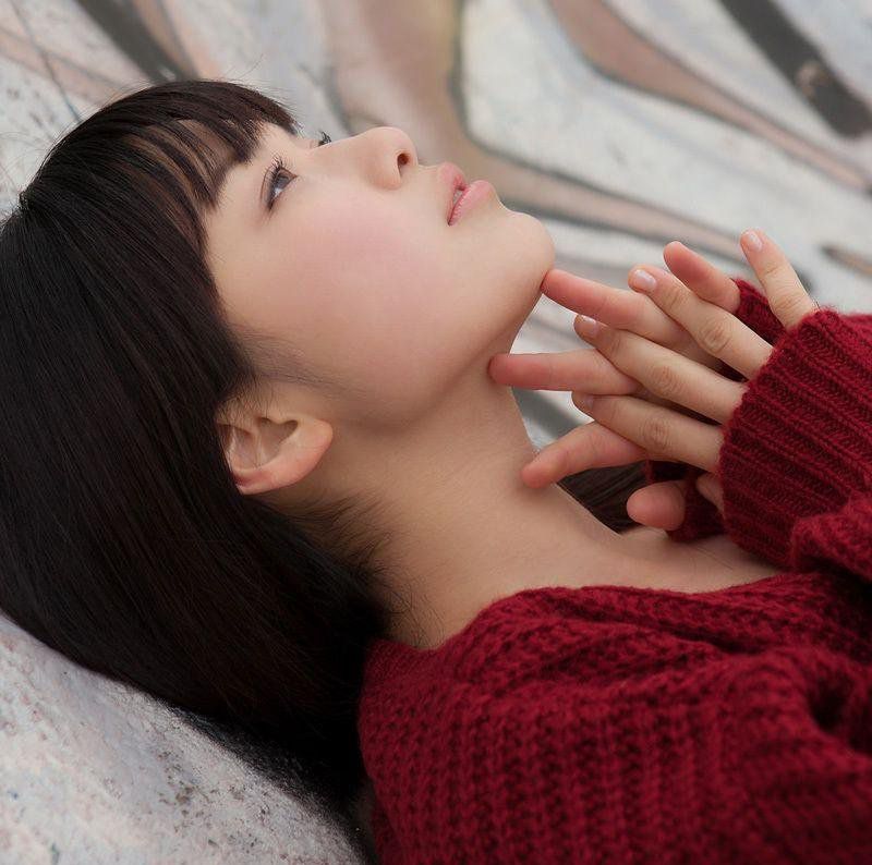 白嫩萌妹子内衣私房写真