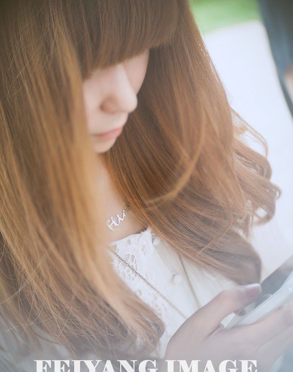 向日葵园萌妹子户外写真拍摄