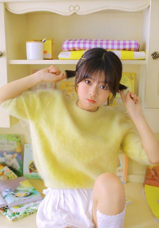 俏皮可爱萝莉风骚内衣丝袜养眼写真