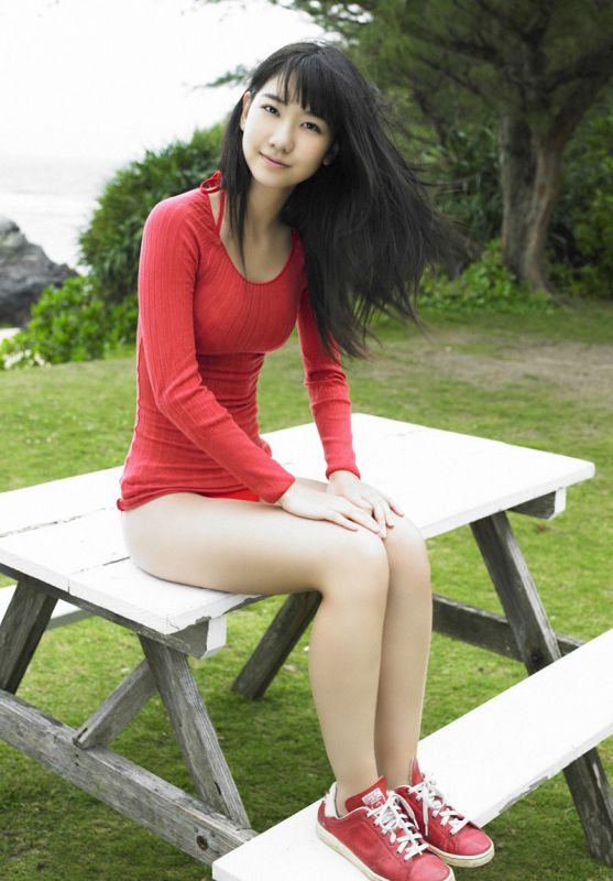 清纯萌妹子比基尼户外写真