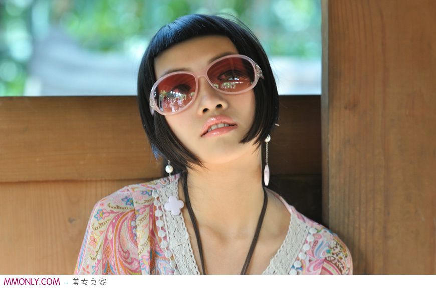 韩系风格的清纯美女高清户外拍摄