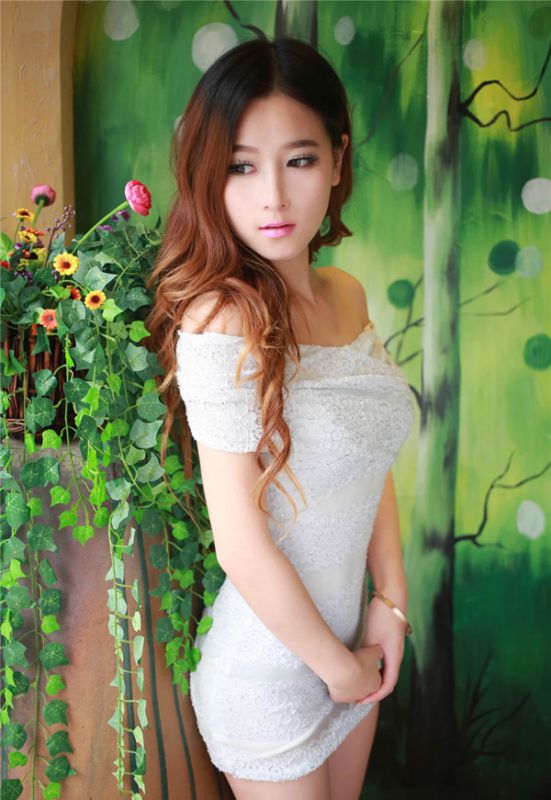 气质美女秀性感美臀长腿诱惑