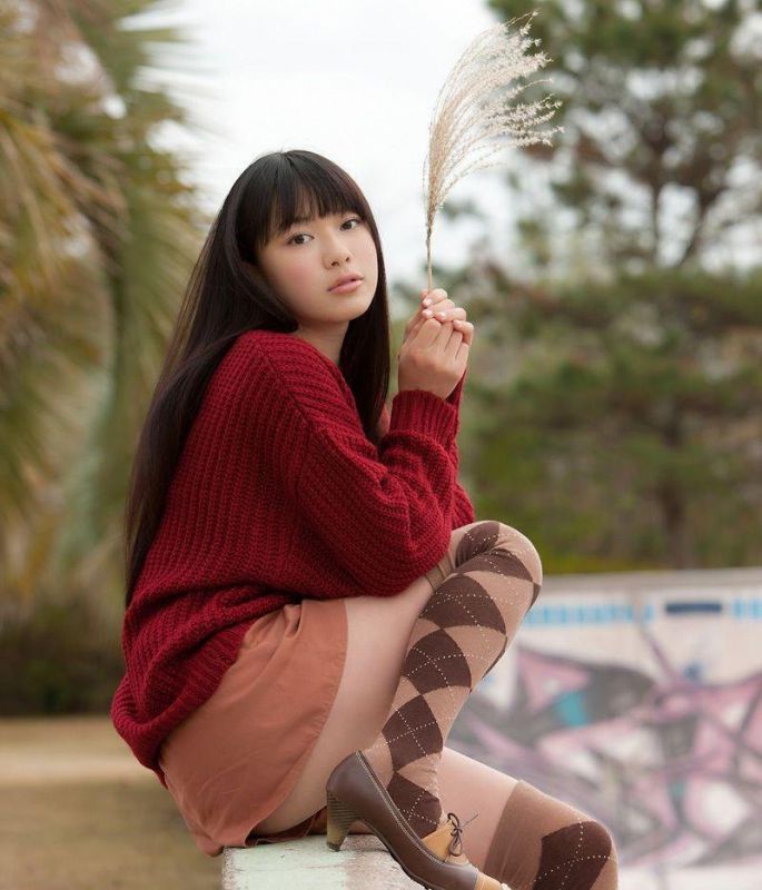 白嫩萌妹子内衣私房写真