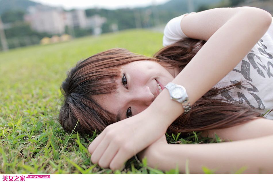 活泼清纯萌妹子秋日高清写真