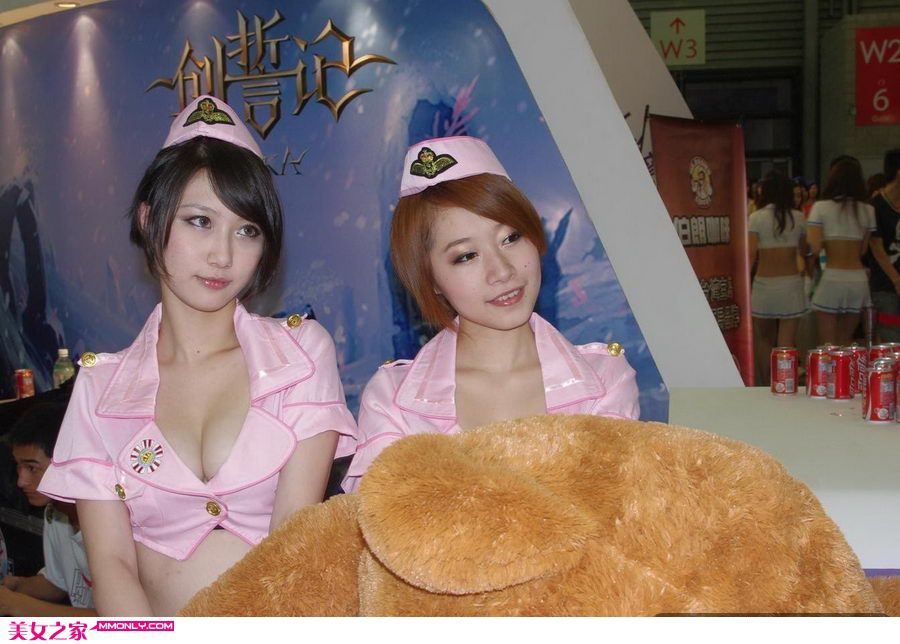 街拍90后性感美女护士诱人写真