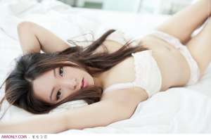 半裸上身性感美女高清写真