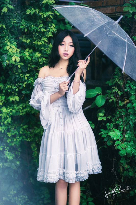 小清新校花美女户外迷人写真