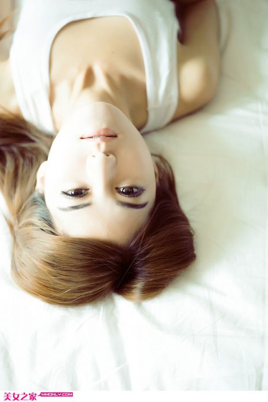慵懒小美女可爱高清写真