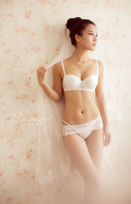 性感婚纱内衣美女私房高清写真