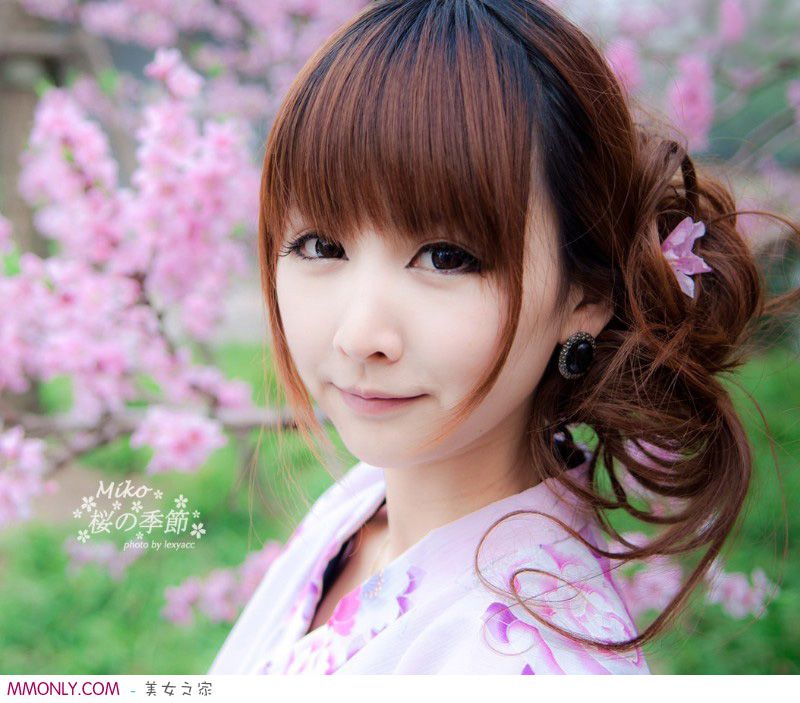 樱花下的萌妹子可爱迷人写真
