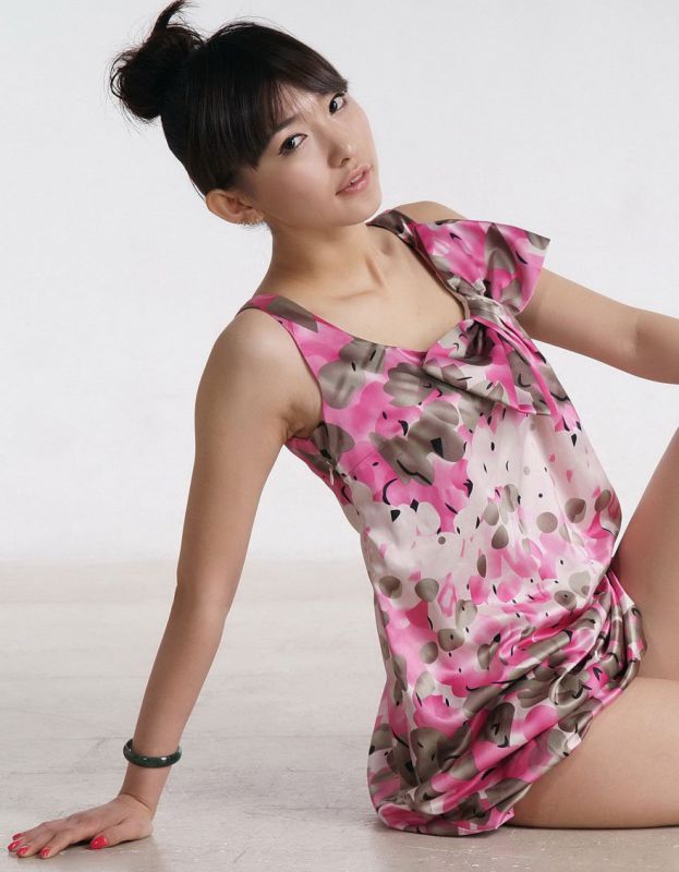 粉红制服大胸萌妹子私房写真
