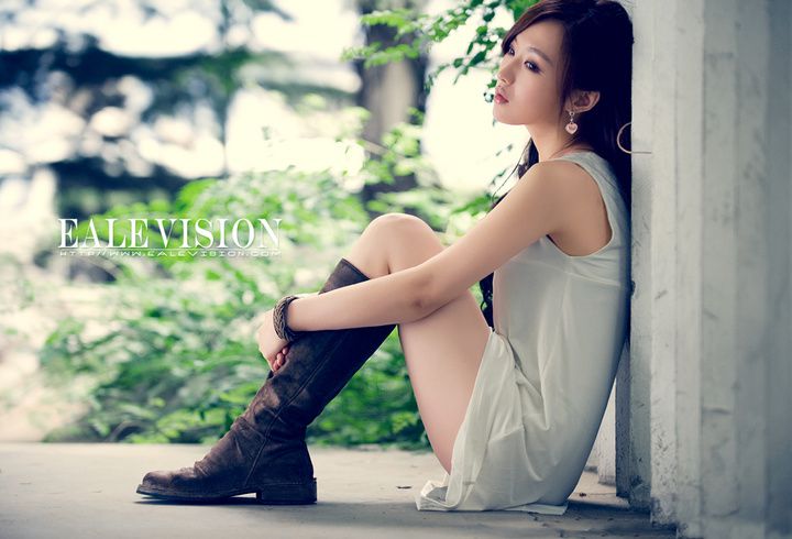 校园萌妹子甜美迷人写真