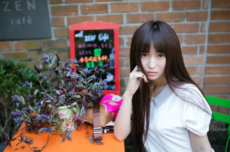 清纯校花甜美户外迷人写真