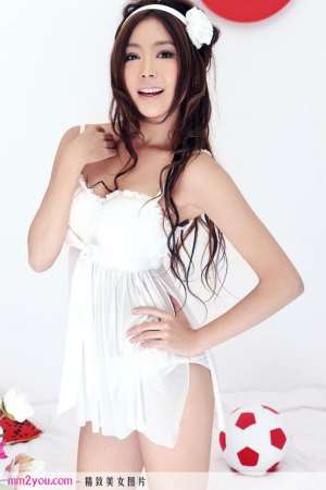 气质美女酥胸爆乳迷人写真