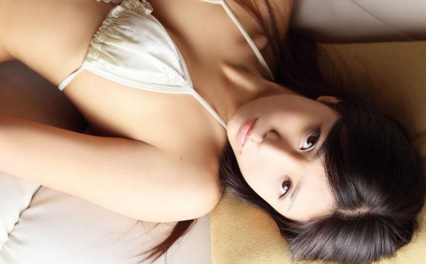 性感大胸萌妹子纯美笑容写真