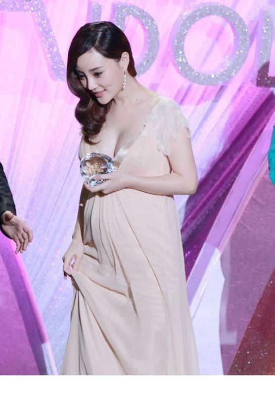 李小璐深V性感高清活动照