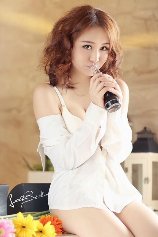 可乐少女私房迷人大胸诱惑