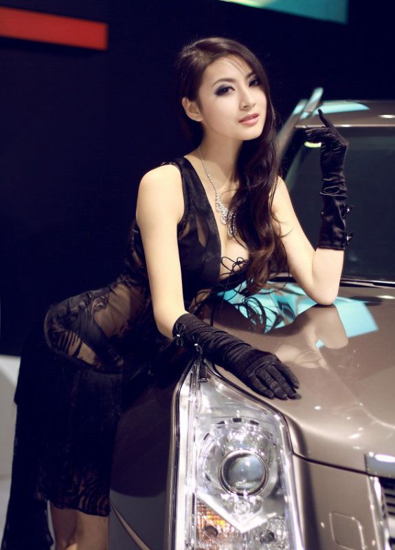 美女车模车展大秀傲人爆乳