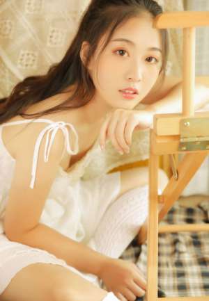 天然萌少女养眼白丝冰肌莹彻写真
