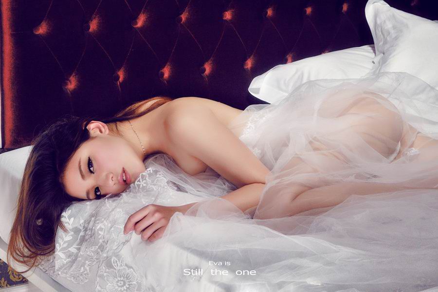 长腿美女性感白纱裙私房照