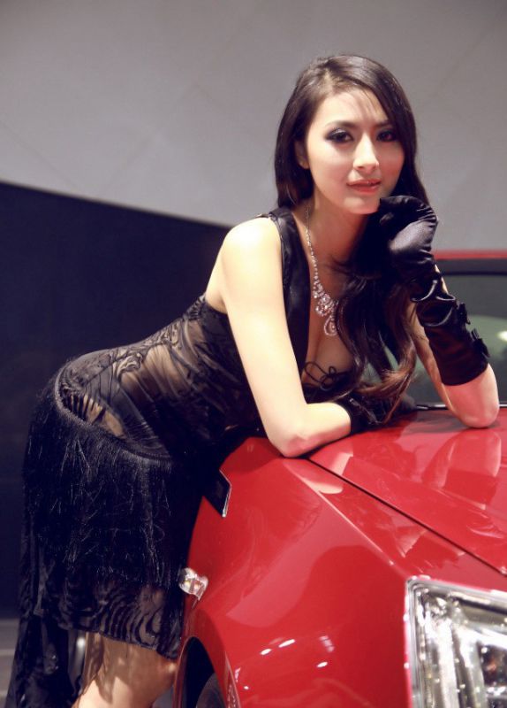 美女车模车展大秀傲人爆乳