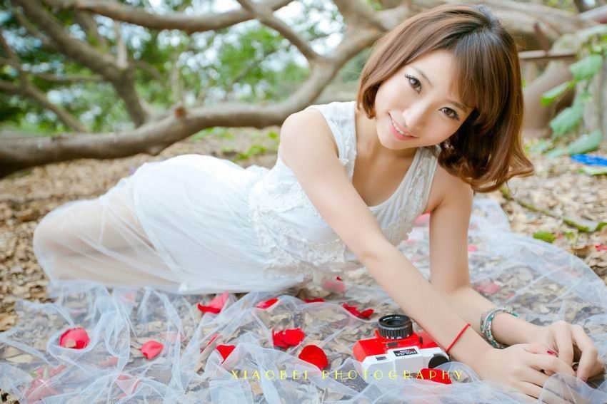 薄纱裙小美女唯美户外迷人写真