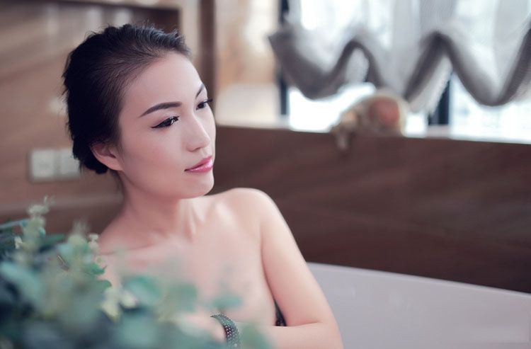 气质长腿美臀少妇撩人姿势高清写真