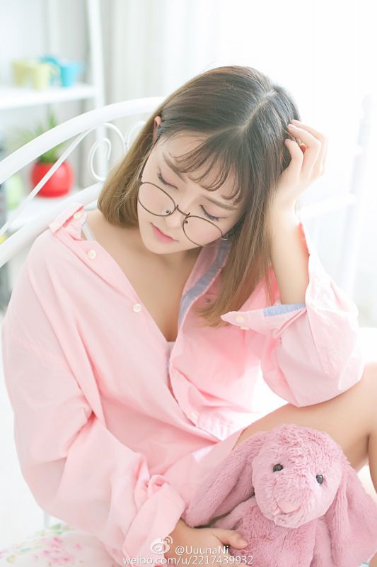 90后清纯美女倪唯一唯美养眼写真