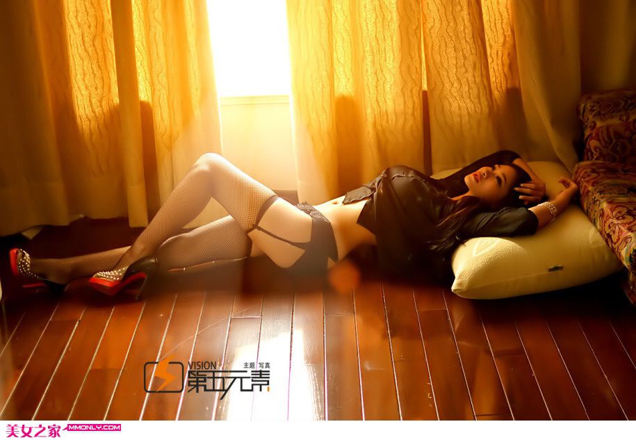 黑丝诱惑睡衣美女高清写真