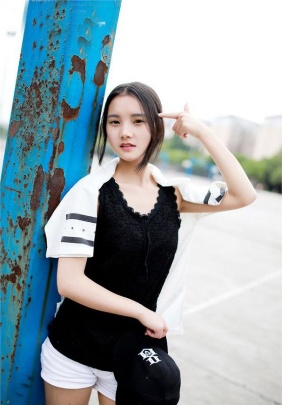 俏皮萌妹子户外小清新写真