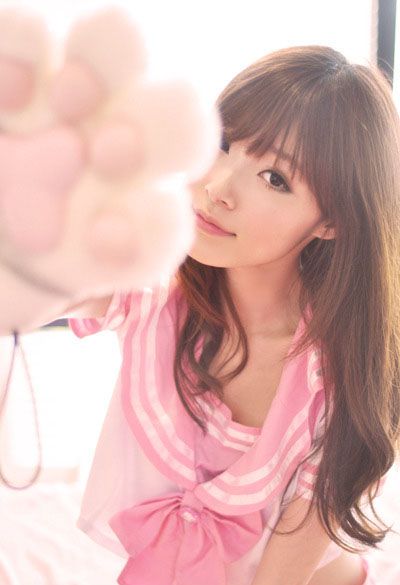 短裙萌妹子闺房迷人写真