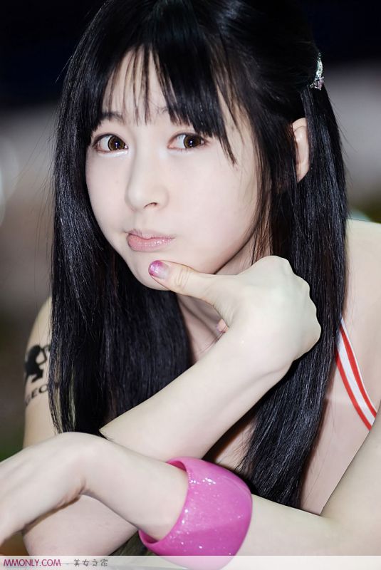 韩国可爱美女车展高清写真