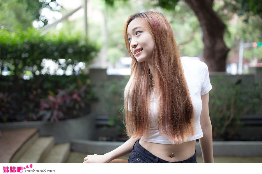 街拍清纯美眉清新动人姿态