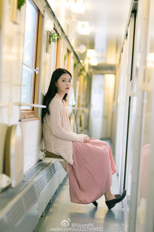 90后清纯美女倪唯一唯美养眼写真