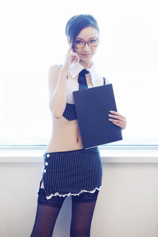 制服丝袜长腿美女高清诱人写真