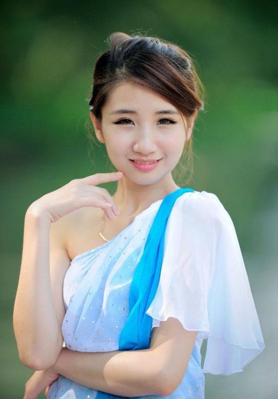 清纯可爱萌妹子小清新户外写真