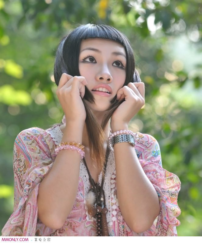 韩系风格的清纯美女高清户外拍摄