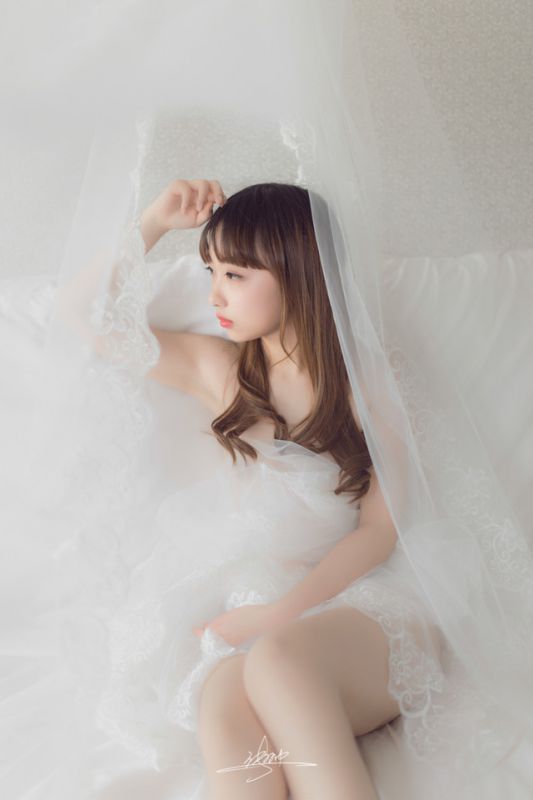 妖娆美女白纱美臀诱惑