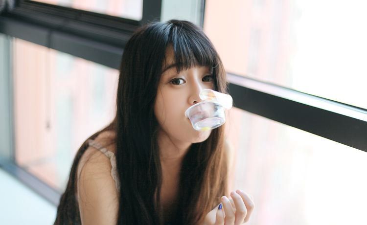 清纯萌妹子闺房私房照
