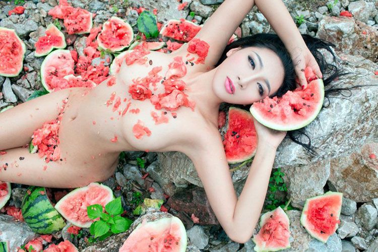 惹火身材嫩模白净肌肤娇俏美臀高清写真
